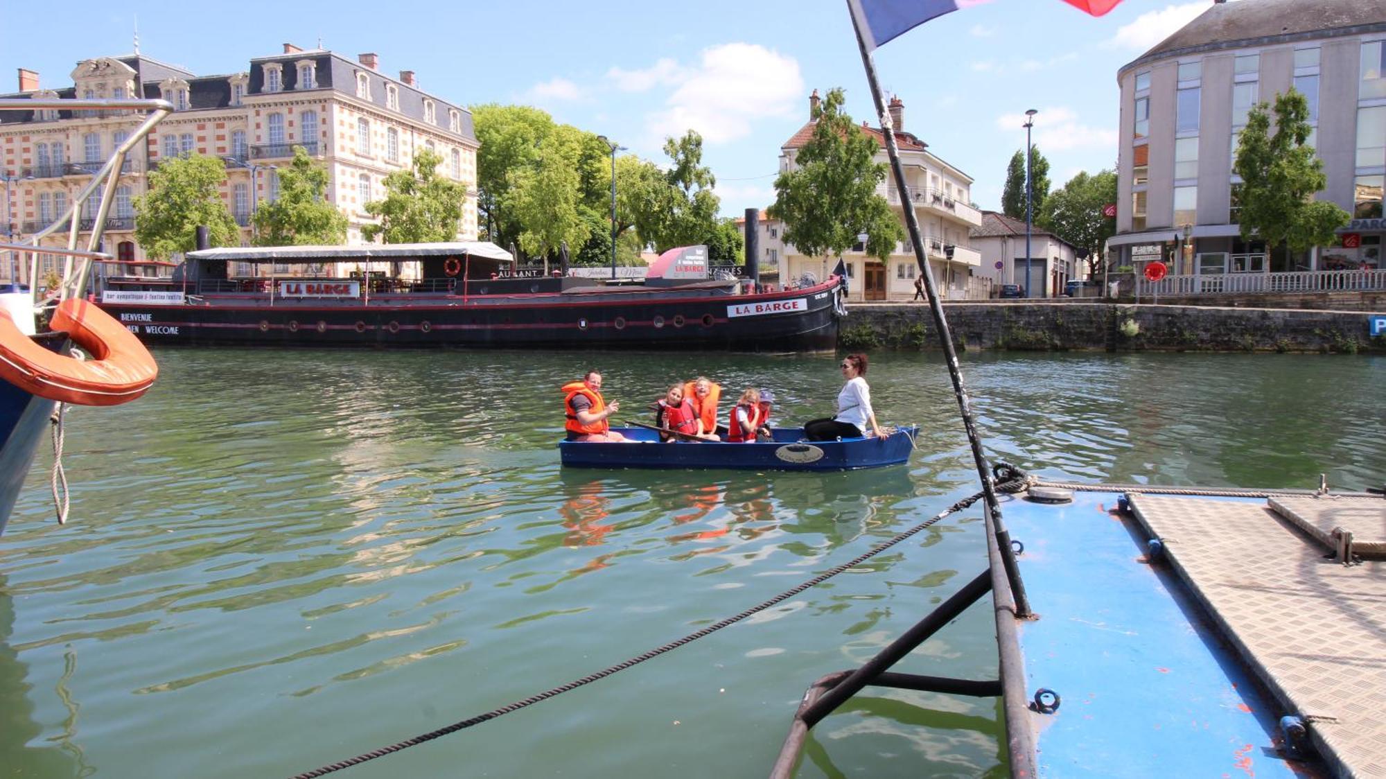 Le Gite Embarque - Gere Par Presta-Zen'Services - Barque Electrique En Supplement Verdun-sur-Meuse Bagian luar foto