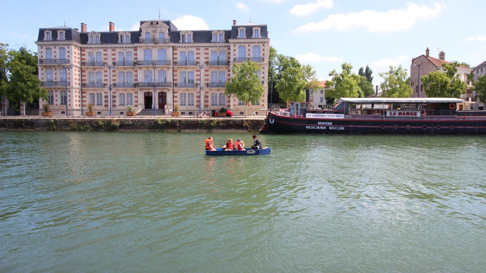 Le Gite Embarque - Gere Par Presta-Zen'Services - Barque Electrique En Supplement Verdun-sur-Meuse Bagian luar foto