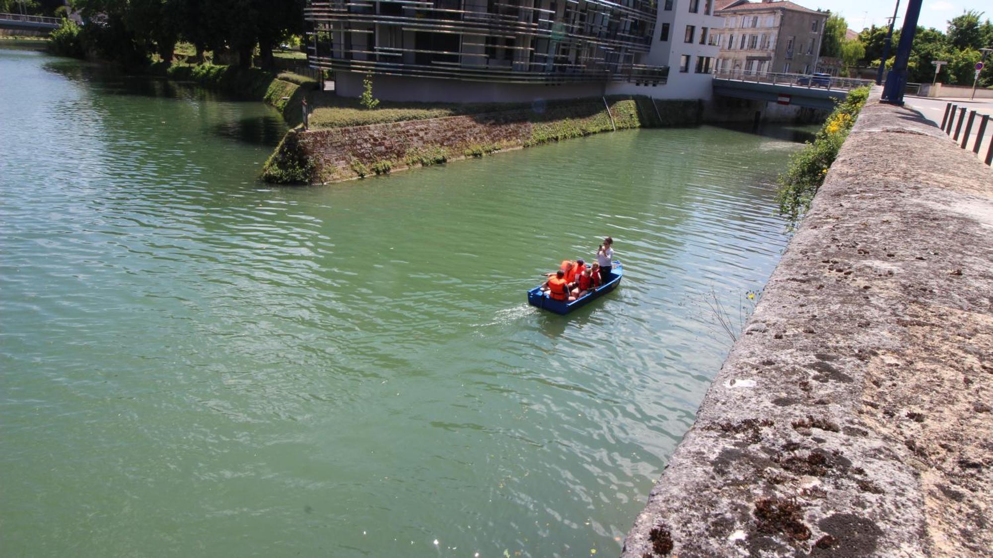 Le Gite Embarque - Gere Par Presta-Zen'Services - Barque Electrique En Supplement Verdun-sur-Meuse Bagian luar foto