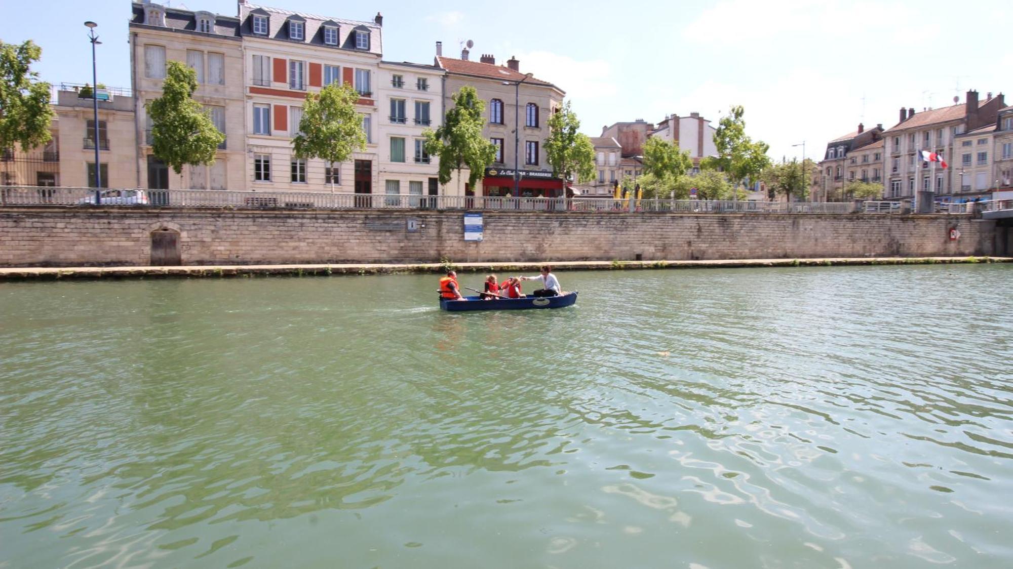 Le Gite Embarque - Gere Par Presta-Zen'Services - Barque Electrique En Supplement Verdun-sur-Meuse Bagian luar foto