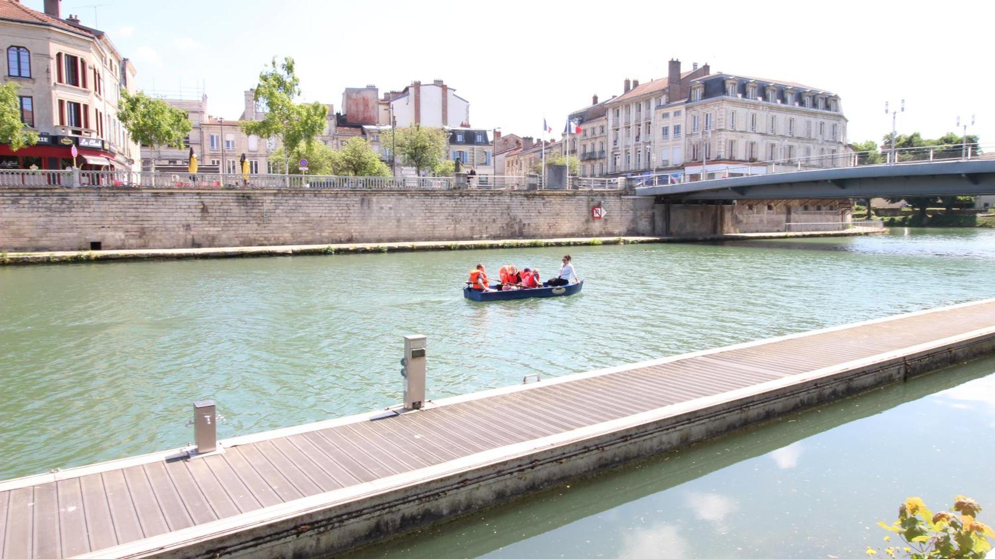 Le Gite Embarque - Gere Par Presta-Zen'Services - Barque Electrique En Supplement Verdun-sur-Meuse Bagian luar foto